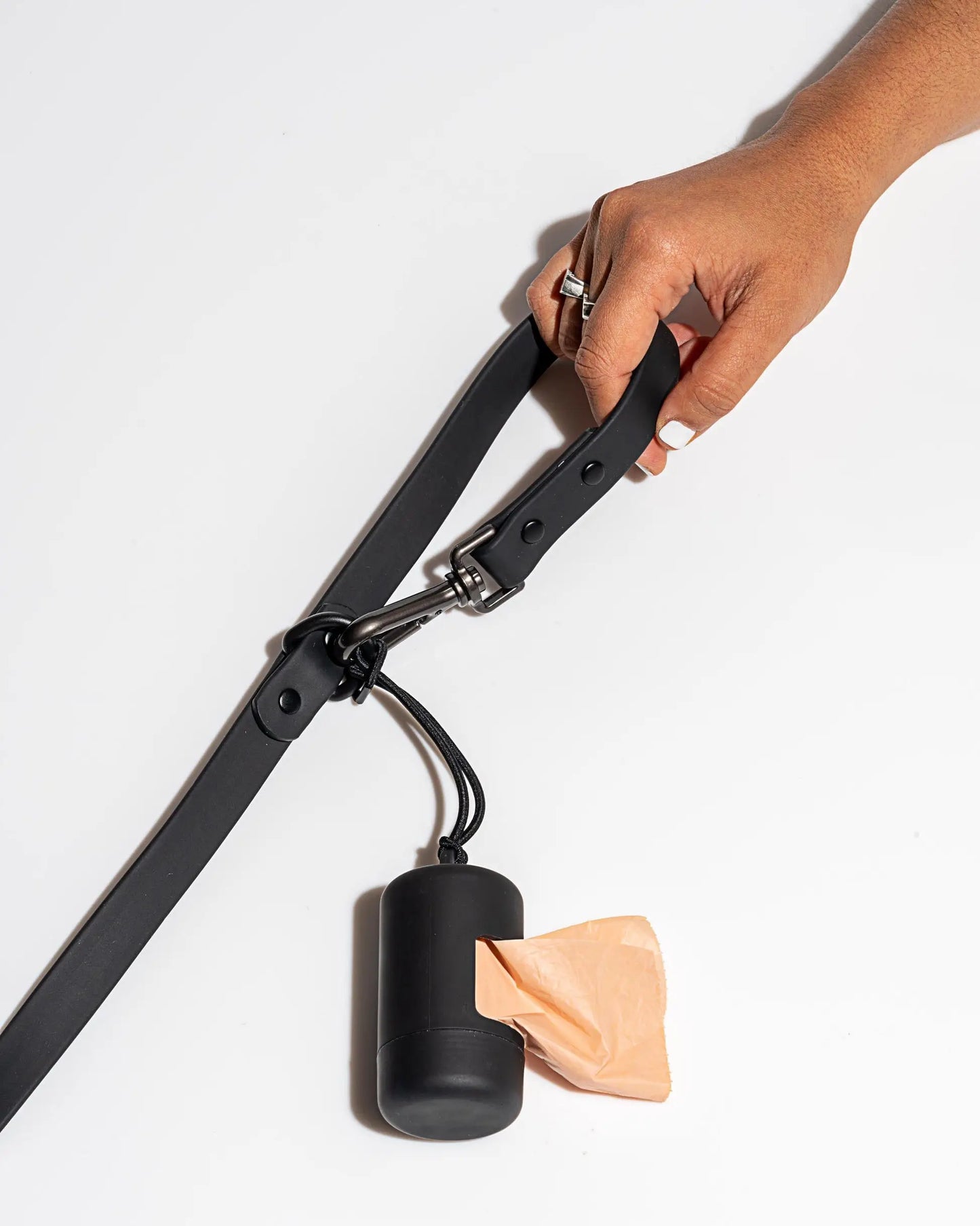 MellowTail Walk Pouch™-Black